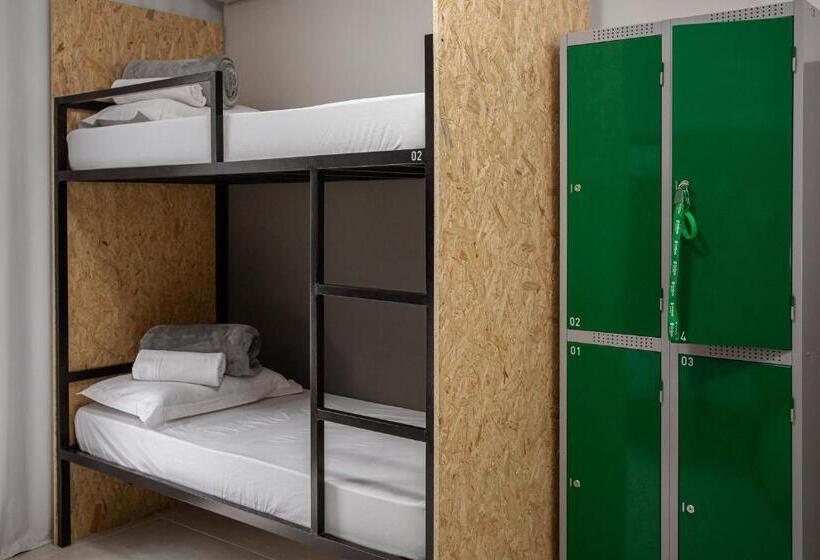 מיטה בחדר משותף, Innbox Centro