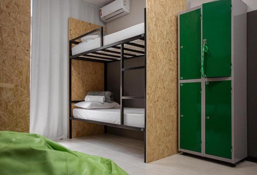 מיטה בחדר משותף, Innbox Centro