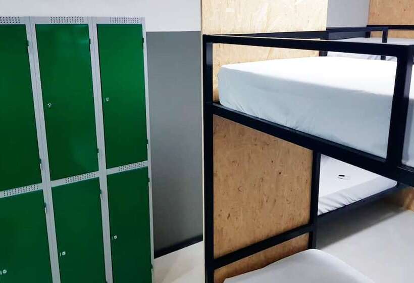 מיטה בחדר משותף, Innbox Centro