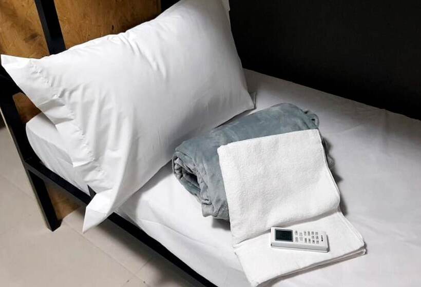 מיטה בחדר משותף, Innbox Centro