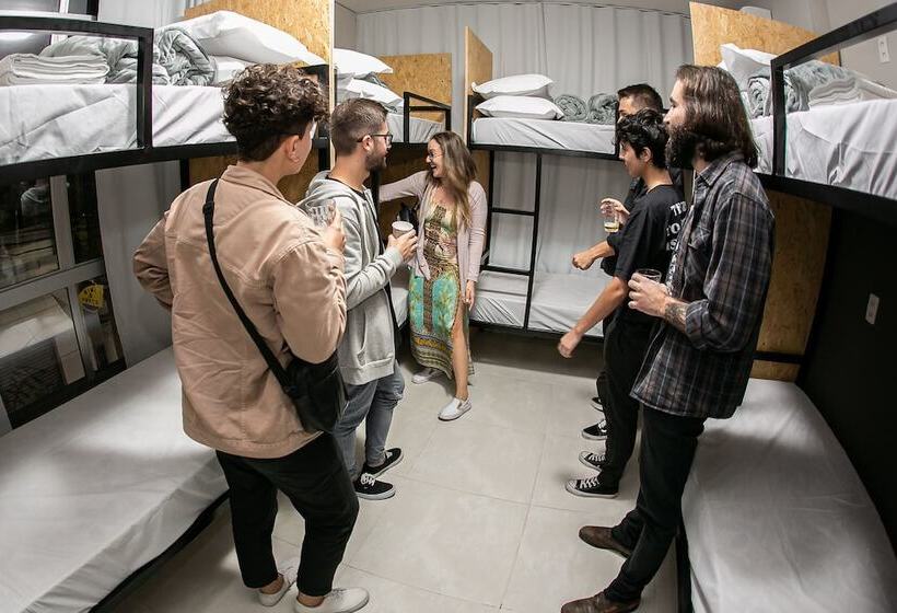 מיטה בחדר משותף, Innbox Centro