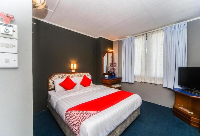 Номер Deluxe, Lutana By Oyo Rooms