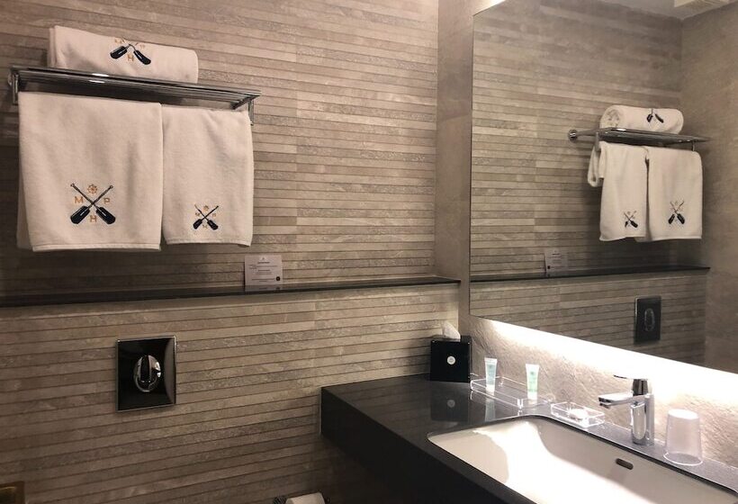 اتاق لوکس با چشمانداز دریا, Mamba Point