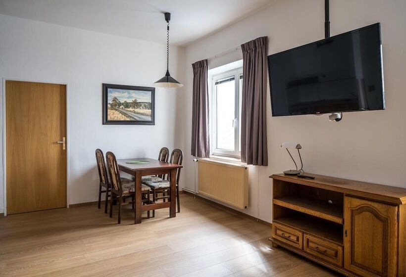 דירת שני חדרים, U Labutě