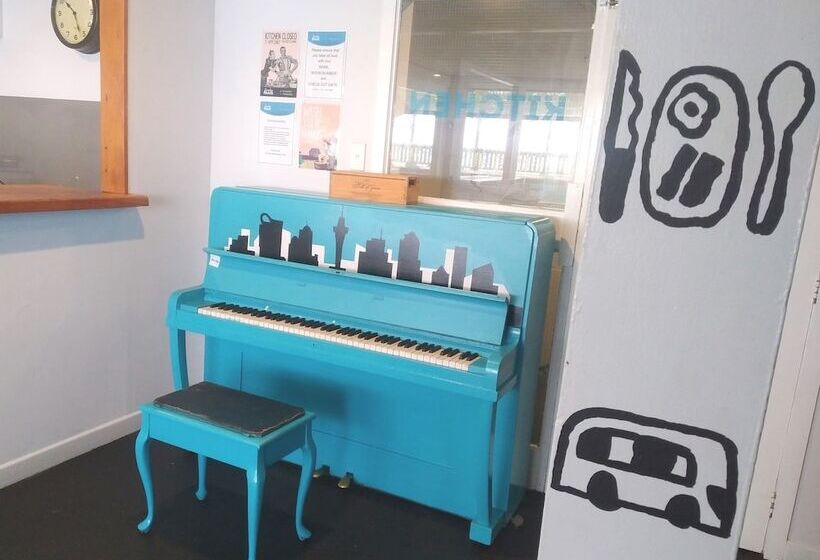 标准间, Attic Backpackers