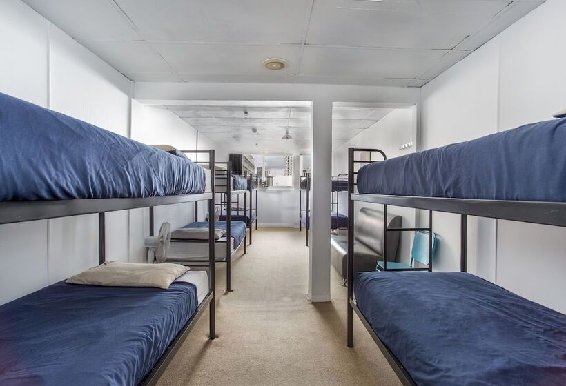 标准间, Attic Backpackers