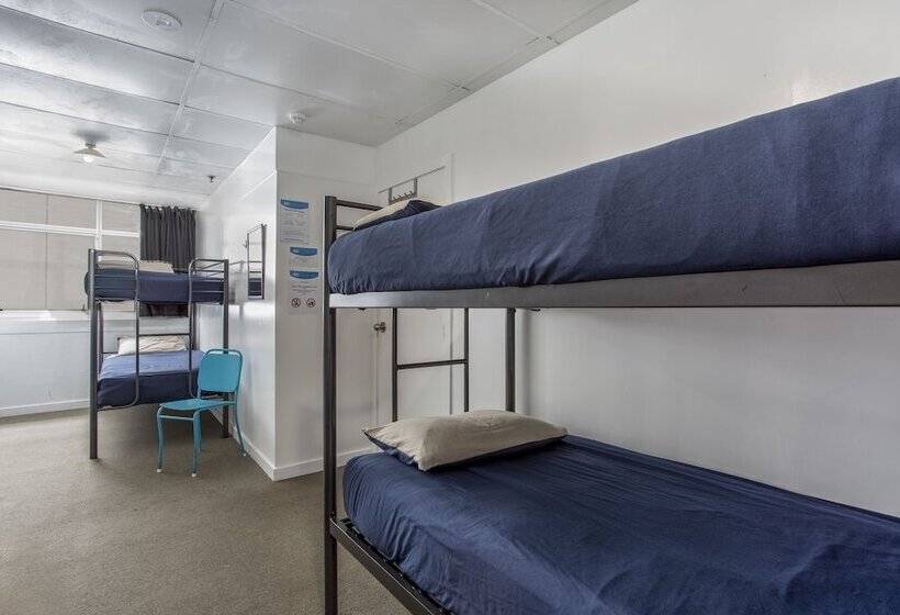 标准间, Attic Backpackers