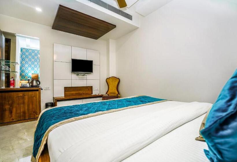 اتاق اجرایی, Amritsar Grand