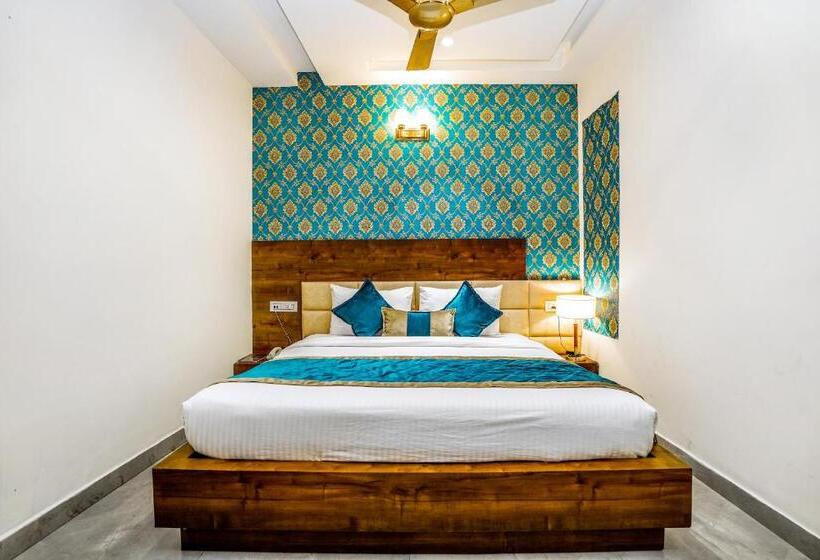 اتاق اجرایی, Amritsar Grand