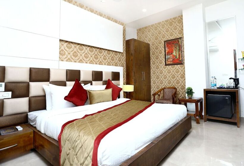 اتاق اجرایی, Amritsar Grand