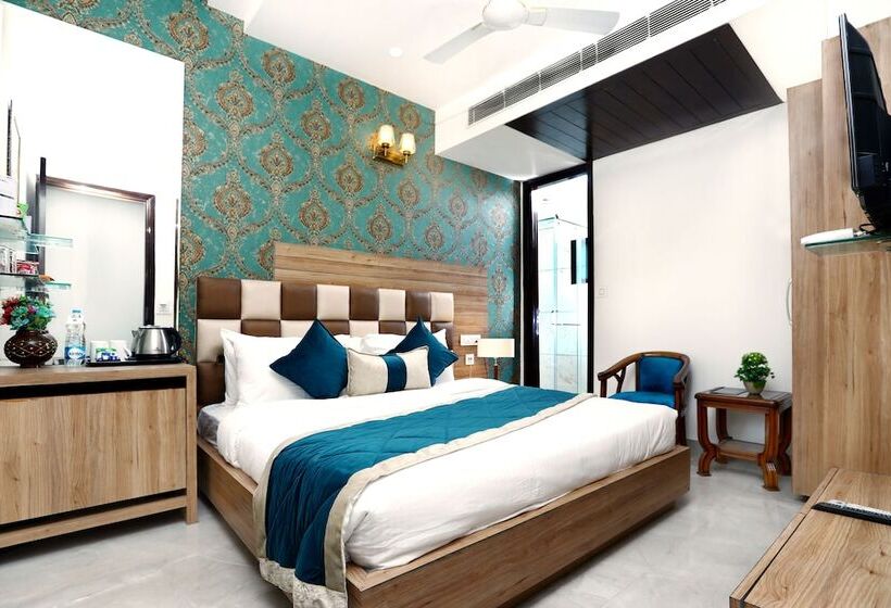 اتاق اجرایی, Amritsar Grand