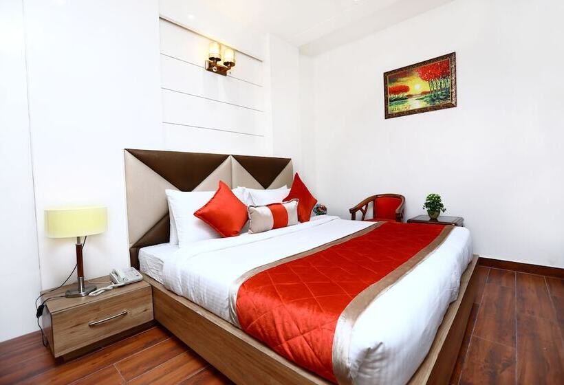 اتاق اجرایی, Amritsar Grand