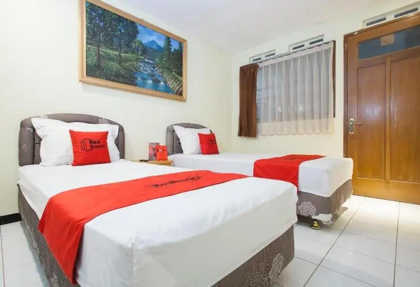 スタンダードトリプルルーム, Reddoorz At Pandan Inn Batu