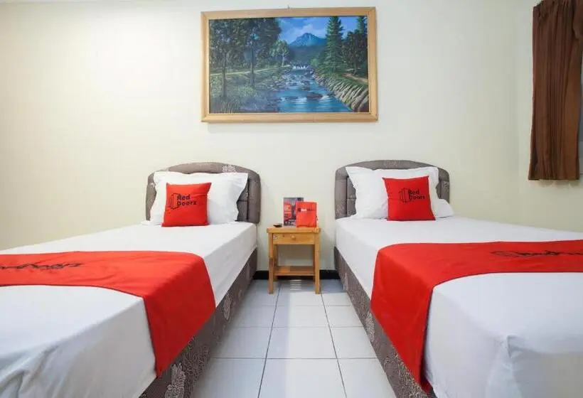 スタンダードトリプルルーム, Reddoorz At Pandan Inn Batu