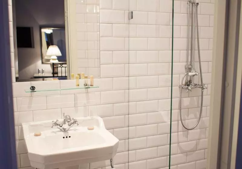 اتاق استاندارد یک نفره, Grand Hotell Hörnan
