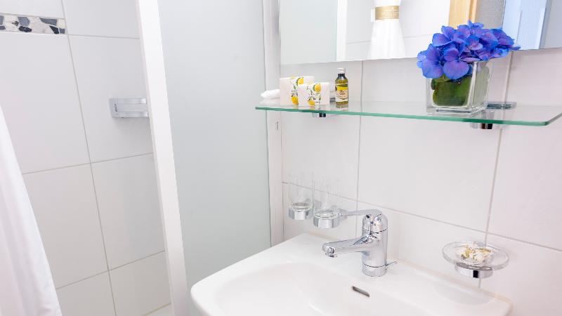 اتاق استاندارد سه نفره, Krone Unterstrass