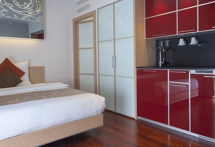 اتاق پریمیوم یک تخته, Krone Unterstrass