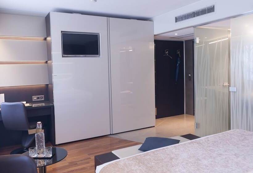 اتاق پرمیوم, Krone Unterstrass