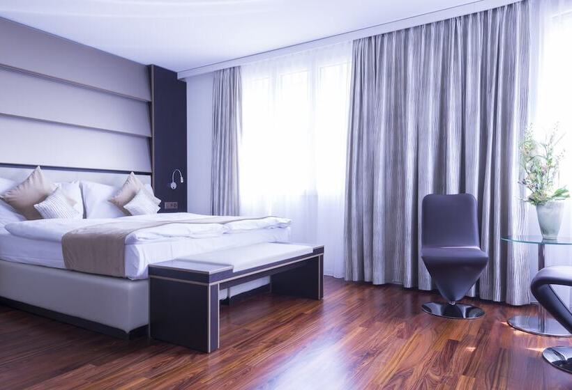 اتاق پرمیوم, Krone Unterstrass