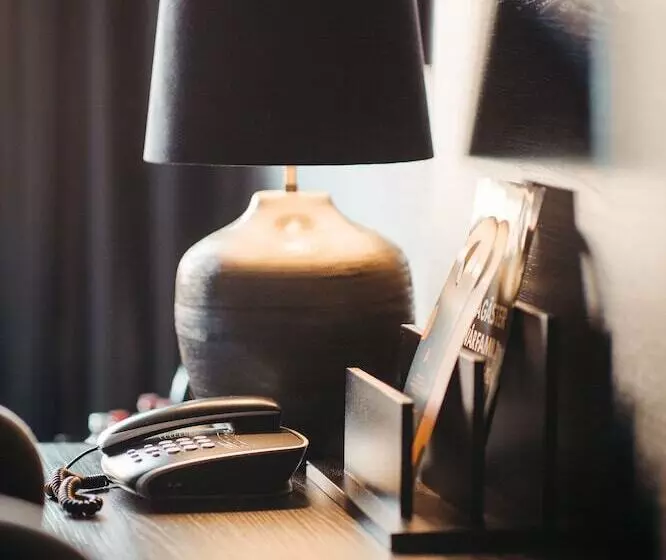 اتاق خانوادگی, L Ostersund