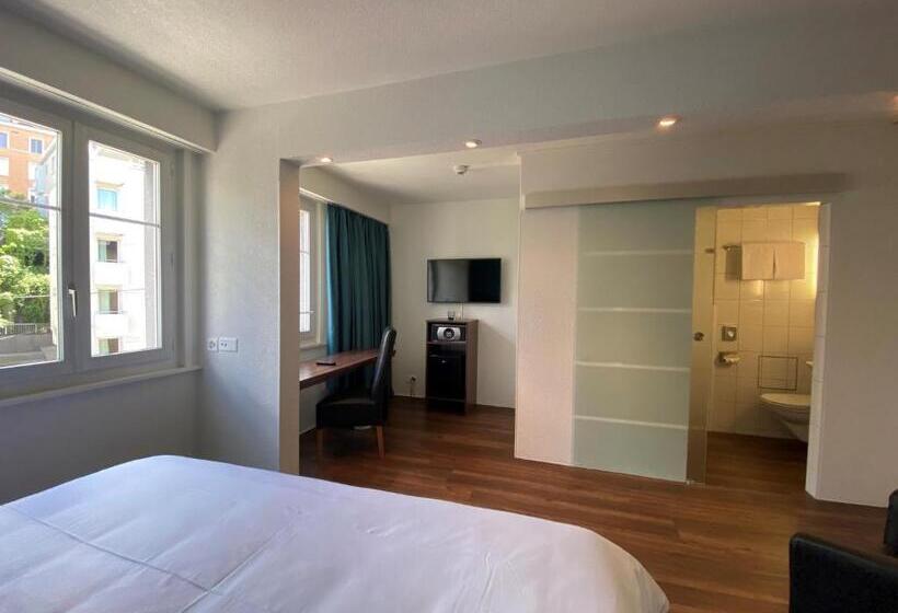 سوییت جونیور, Royal Hotel Zurich