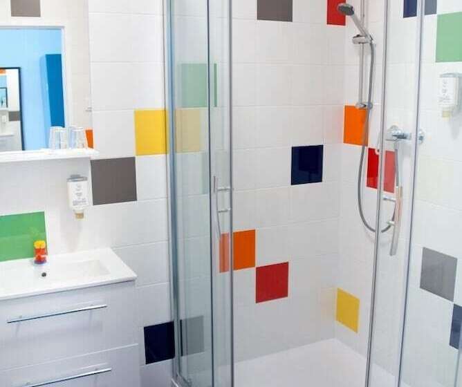 חדר סטנדרט, A Museum Of Bricks