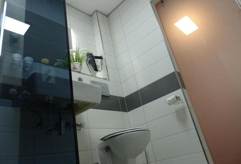 ファミリールーム, /restaurant Balkan