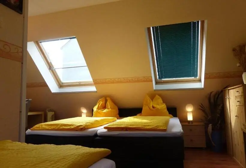 Standard Quadruple Room, /restaurant Balkan
