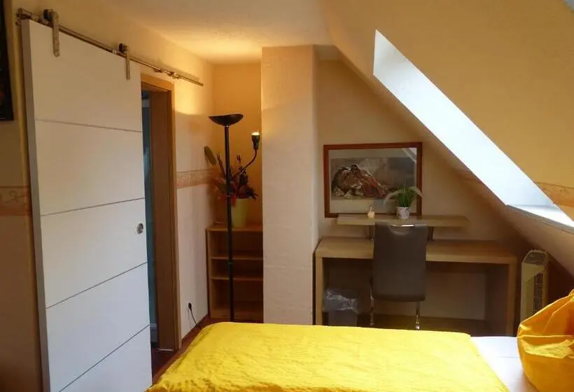 Standard Quadruple Room, /restaurant Balkan