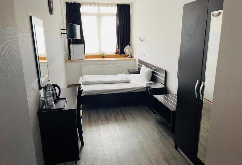 Quarto Estandar, Terminal Hotel One