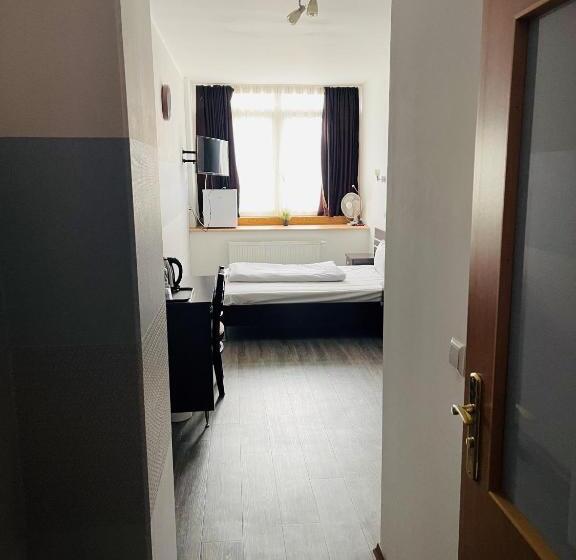 Camera Standard, Terminal Hotel One