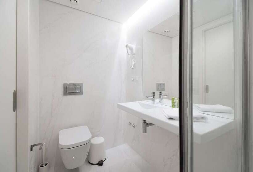 اتاق استاندارد چهار تخته, The Central House Lisbon Baixa