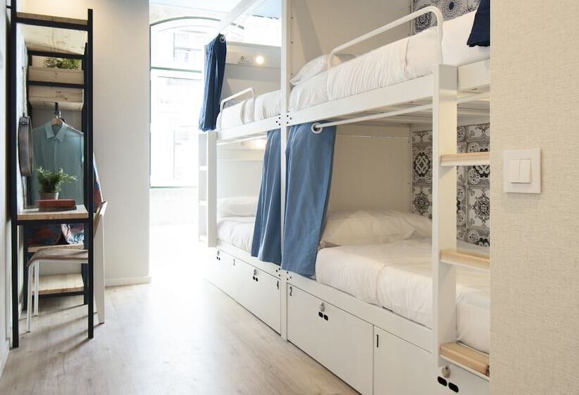 اتاق استاندارد چهار تخته, The Central House Lisbon Baixa