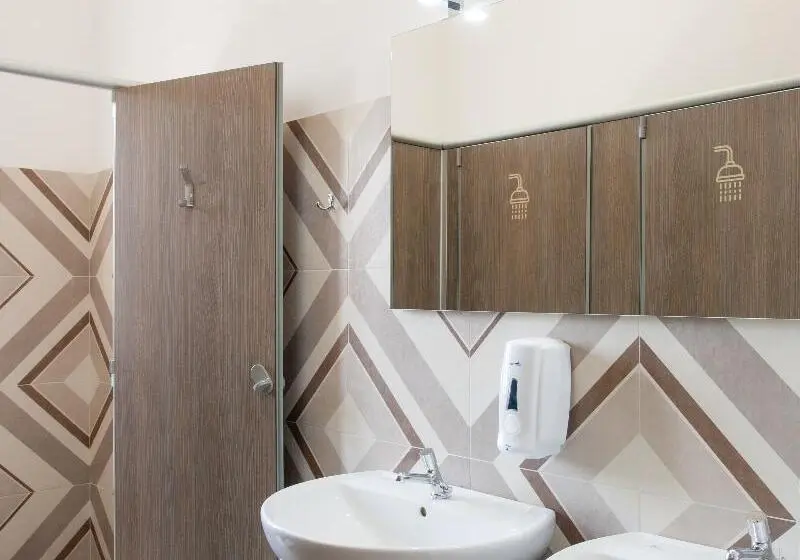 تختخواب در اتاق مشترک, Lobby Collective Hostel  Lecce