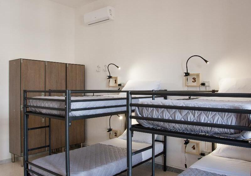 Кровать в Общей Комнате, Lobby Collective Hostel  Lecce