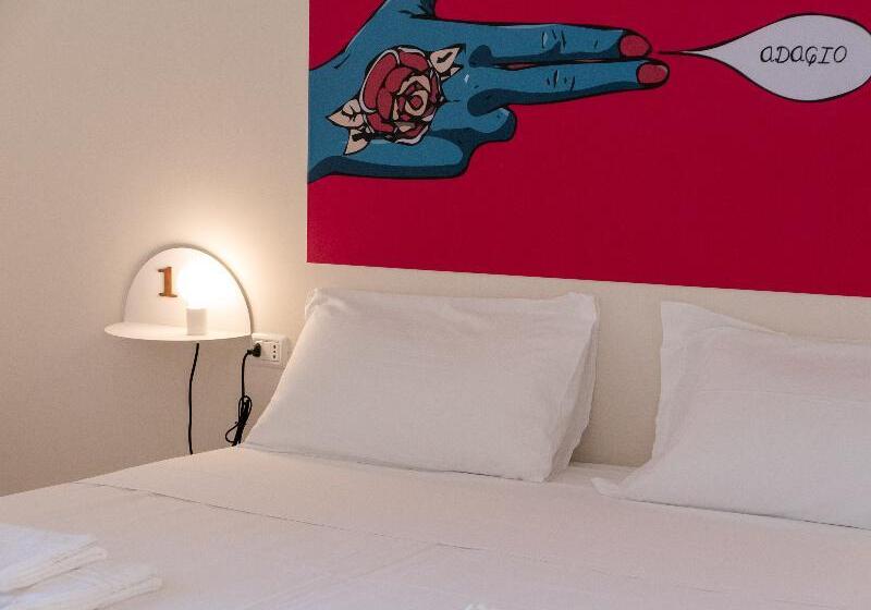 اتاق استاندارد با سرویس بهداشتی مشترک, Lobby Collective Hostel  Lecce