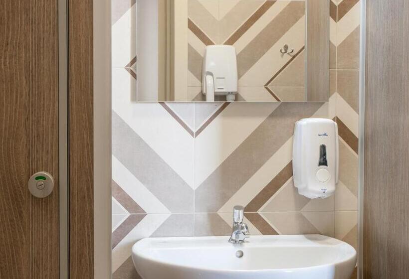 Номер Economy с общей ванной комнатой, Lobby Collective Hostel  Lecce