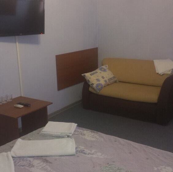 غرفة قياسية ثلاثية, Guest House Vera