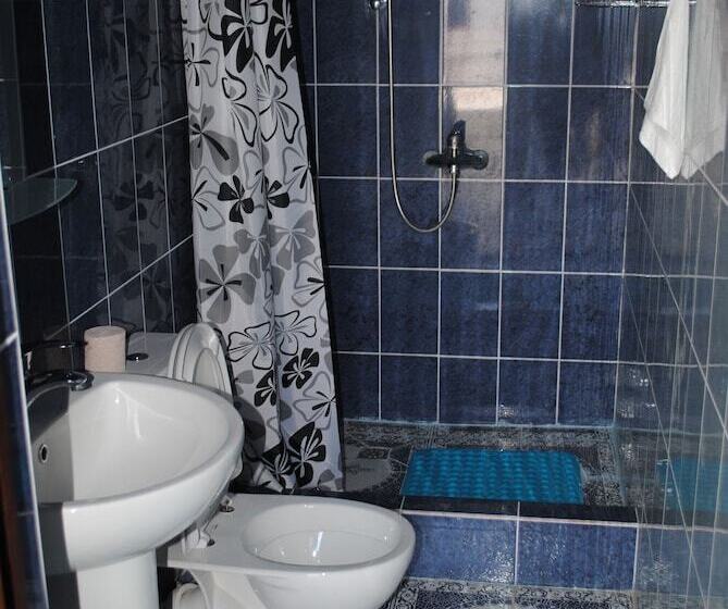 غرفة قياسية ثلاثية, Guest House Vera