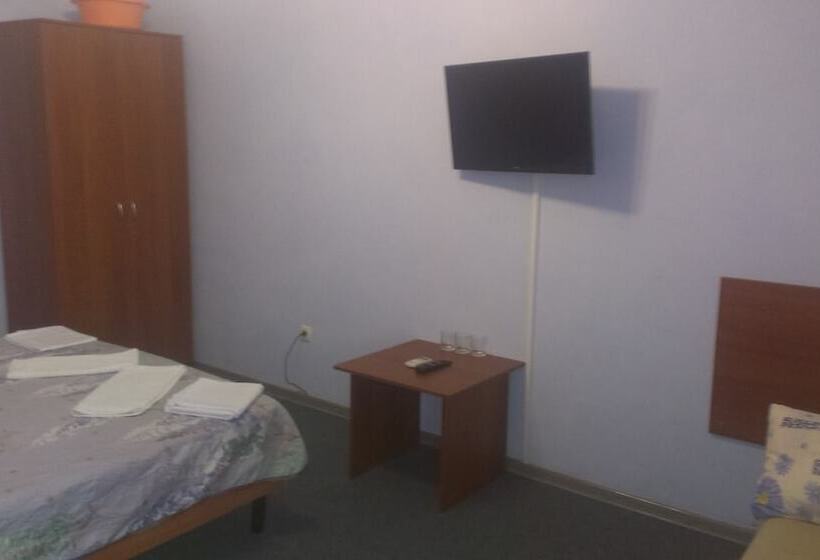 غرفة قياسية ثلاثية, Guest House Vera