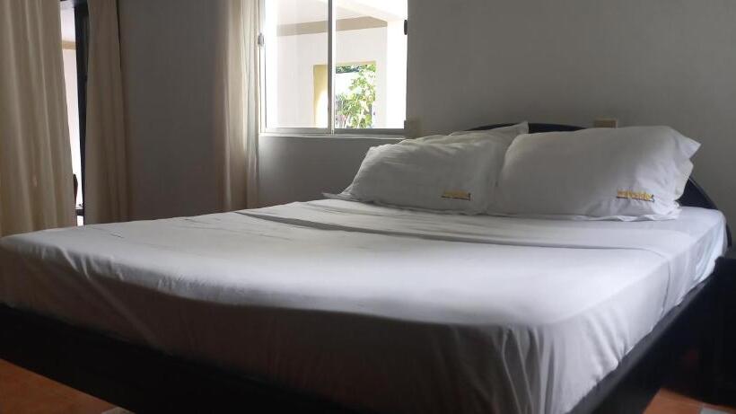 آپارتمان 1 خوابه با چشم‌انداز استخر, Wayside Beach Apartments