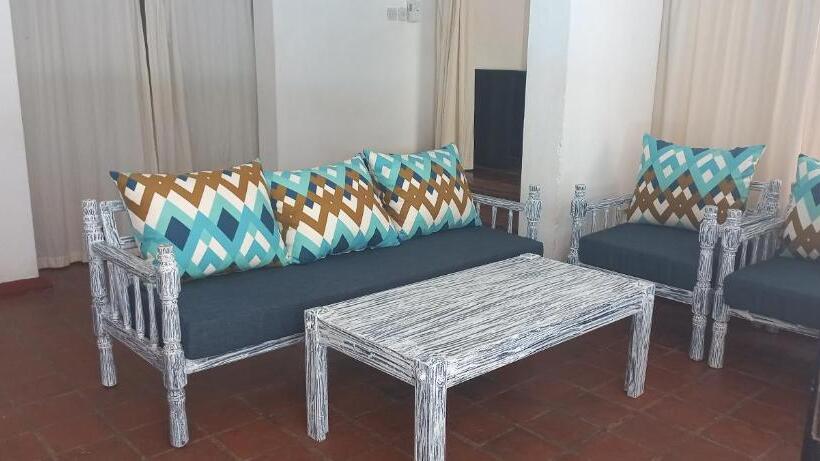 آپارتمان 1 خوابه با چشم‌انداز استخر, Wayside Beach Apartments