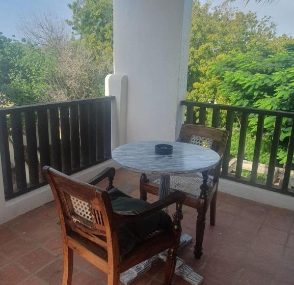 آپارتمان 3 خوابه, Wayside Beach Apartments