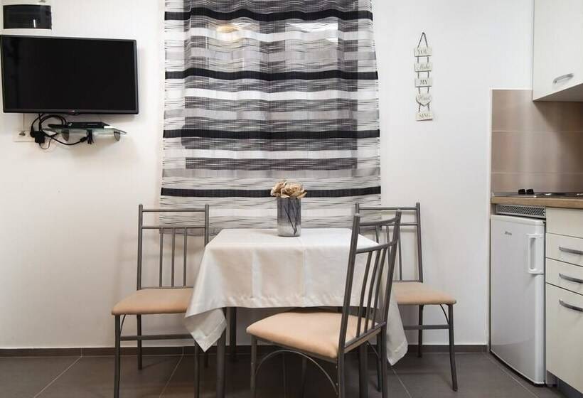 Estúdio Standard, La Perla Apartments