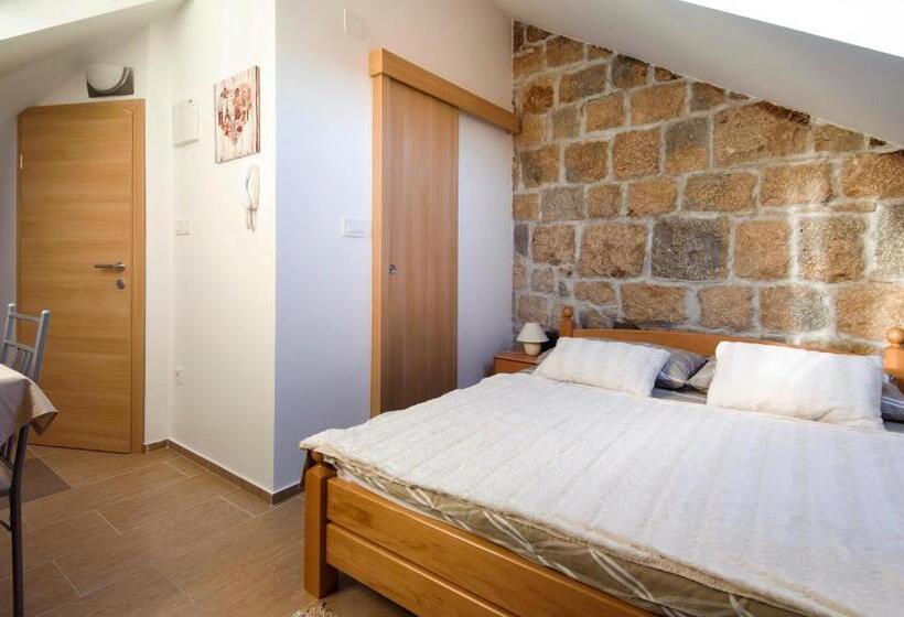 Estúdio Standard, La Perla Apartments