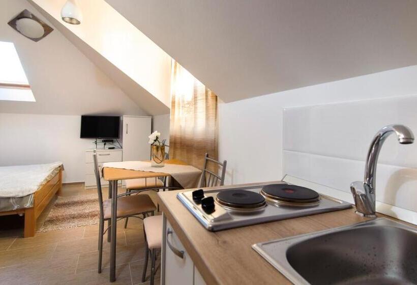 Estúdio Standard, La Perla Apartments