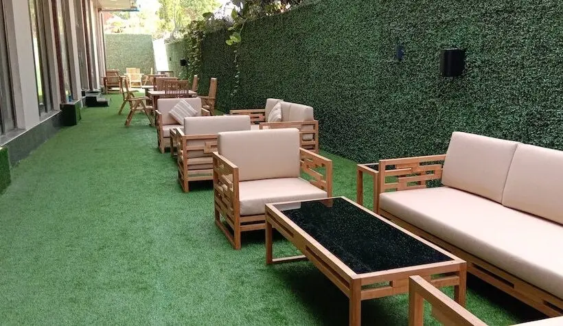 اتاق اجرایی, Summerset Continental Hotel By Usuma