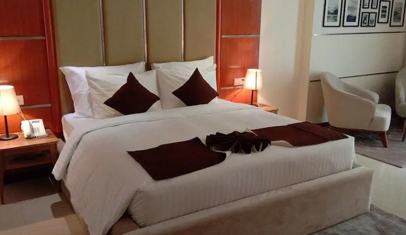 اتاق اجرایی, Summerset Continental Hotel By Usuma