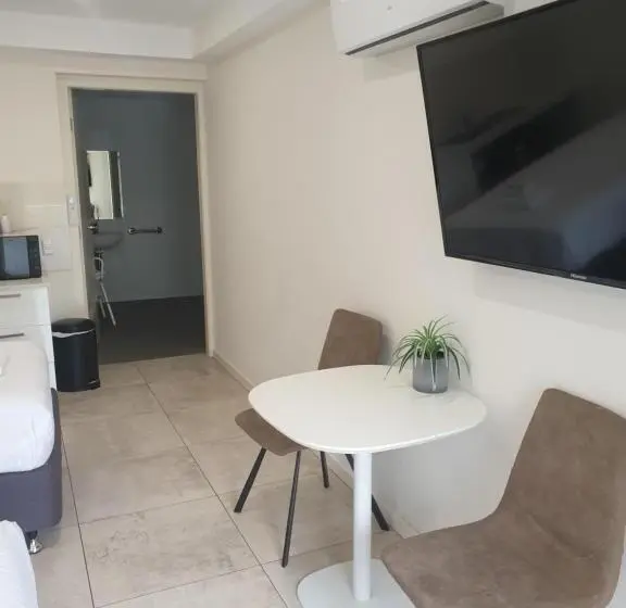 デラックストリプルルーム, Carlton Suites