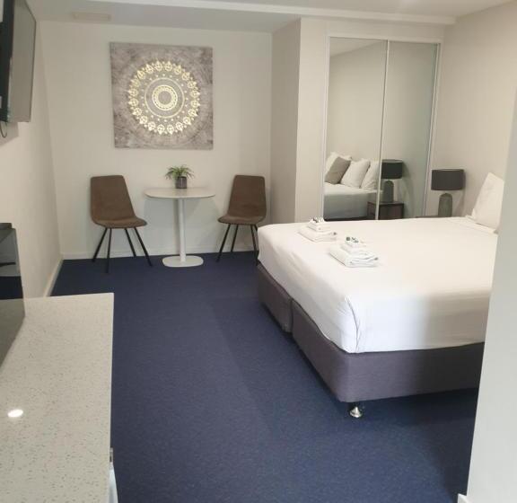 חדר דחוקס עם מיטת קינג, Carlton Suites